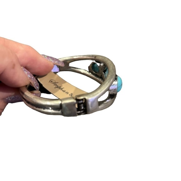 Stephan & CO. Silver Tone Medal Clasp Bracelet w/ Trio of Faux Turquoise Stones - Picture 4 of 9